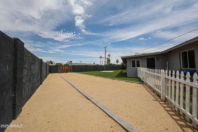 7201 N 16th Dr, Phoenix, AZ 85021 - view of yard