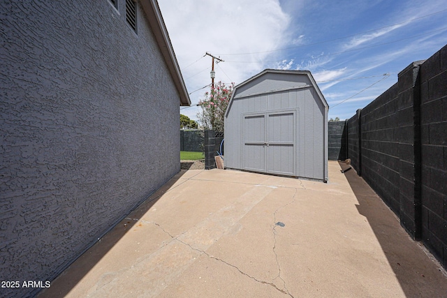 7201 N 16th Dr, Phoenix, AZ 85021 - fenced backyard featuring a patio