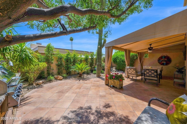 view of patio featuring ceiling fan and an outdoor hangout area