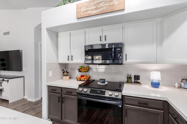 510 S Saddle St, Gilbert, AZ 85233 - kitchen featuring light countertops, visible vents, appliances with stainless steel finishes, and decorative backsplash