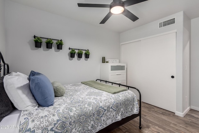 510 S Saddle St, Gilbert, AZ 85233 - bedroom with wood finished floors, visible vents, a ceiling fan, a closet, and baseboards