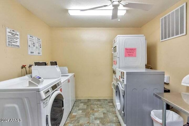 laundry room with ceiling fan and washing machine and clothes dryer