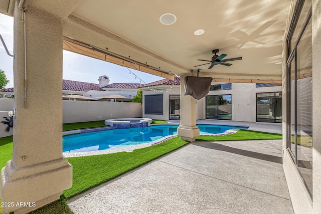 7439 E Beryl Ave, Scottsdale, AZ 85258 - view of swimming pool featuring ceiling fan, a patio, a fenced backyard, and a pool with connected hot tub