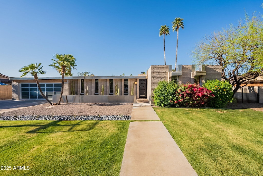 20 W Canterbury Ln, Phoenix, AZ 85023 - view of front of property with a front lawn, concrete driveway, and fence
