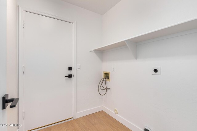 unfurnished bedroom featuring light hardwood / wood-style flooring, ceiling fan, and a closet