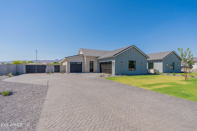 view of front facade featuring a front yard and a garage