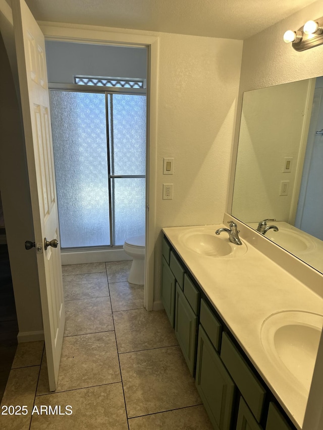 1316 N Spring Cir, Mesa, AZ 85203 - full bathroom with a textured wall, a sink, and toilet
