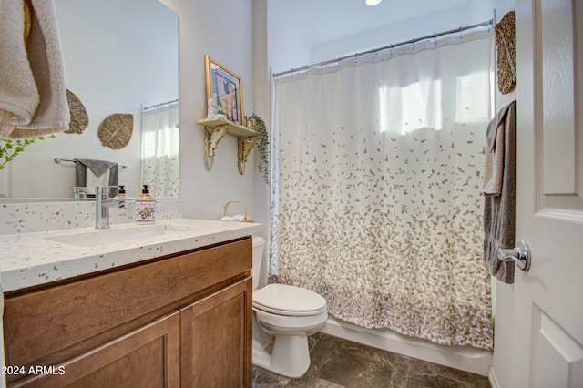 full bathroom featuring shower / tub combo with curtain, vanity, and toilet