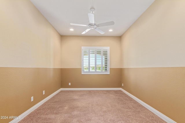 carpeted spare room featuring ceiling fan