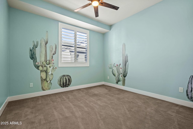 carpeted empty room featuring baseboards and a ceiling fan