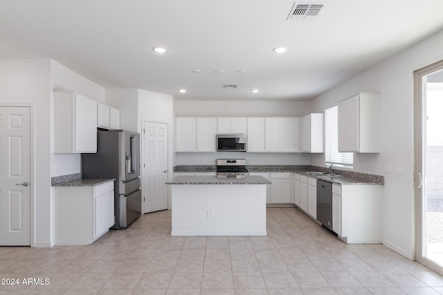 4702 S 109th Ave, Tolleson, AZ 85353 - kitchen featuring stainless steel appliances, visible vents, a sink, a wealth of natural light, and a center island