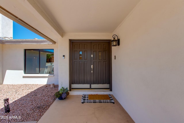 property entrance featuring stucco siding