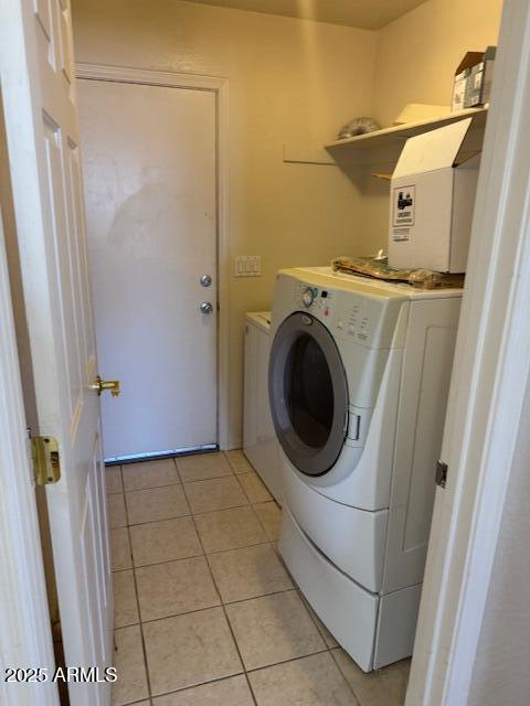 5122 E Shadow Ln, San Tan Valley, AZ 85140 - laundry area featuring light tile patterned floors and washing machine and dryer