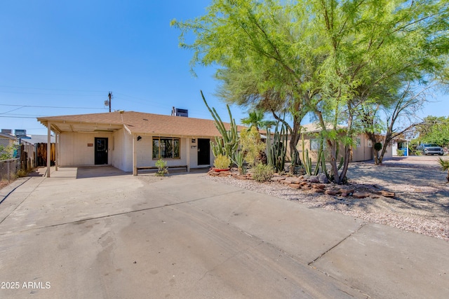 6040 N 31st Dr, Phoenix, AZ 85017 - ranch-style house with concrete driveway and a carport