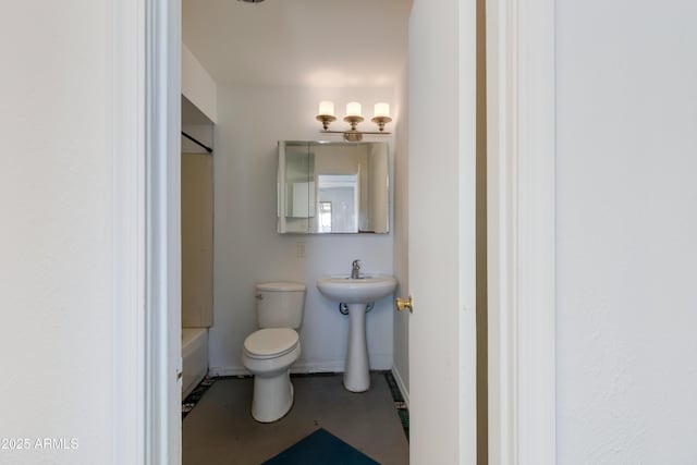 6040 N 31st Dr, Phoenix, AZ 85017 - bathroom featuring toilet