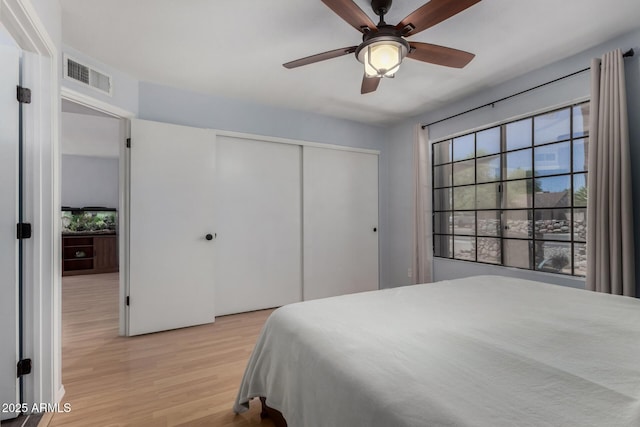 5601 W Whitten St, Chandler, AZ 85226 - bedroom with visible vents, light wood-style flooring, ceiling fan, and a closet