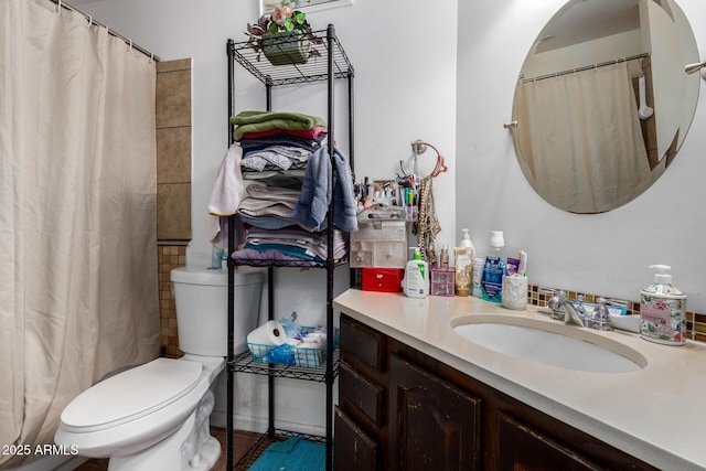 161 S Maple St, Chandler, AZ 85226 - full bathroom featuring toilet, vanity, and curtained shower
