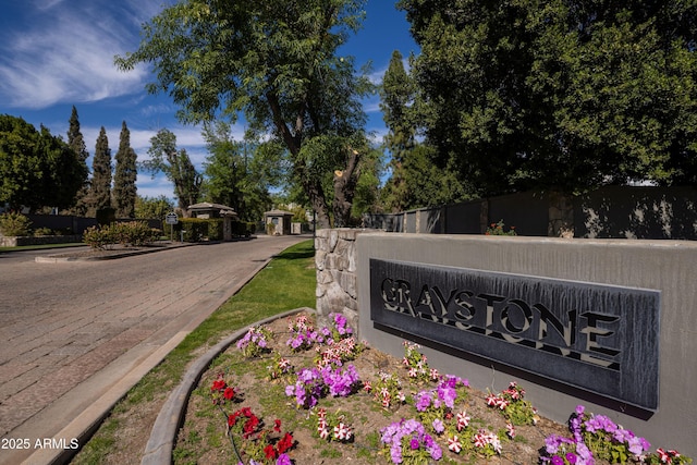 view of community / neighborhood sign