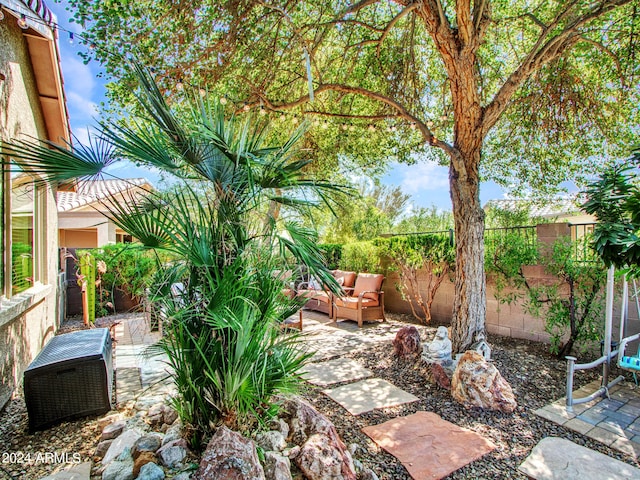 view of yard featuring a patio area