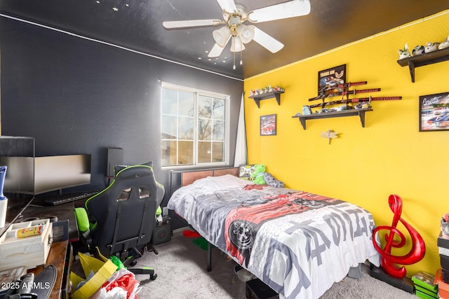 bedroom with a ceiling fan and carpet