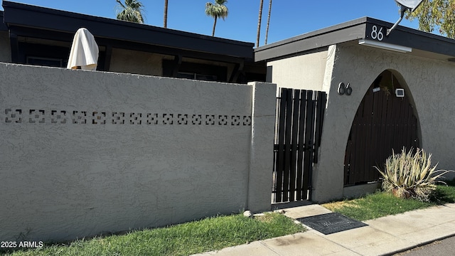830 S Dobson Rd Unit 86, Mesa, AZ 85202 - view of side of property with a gate and stucco siding