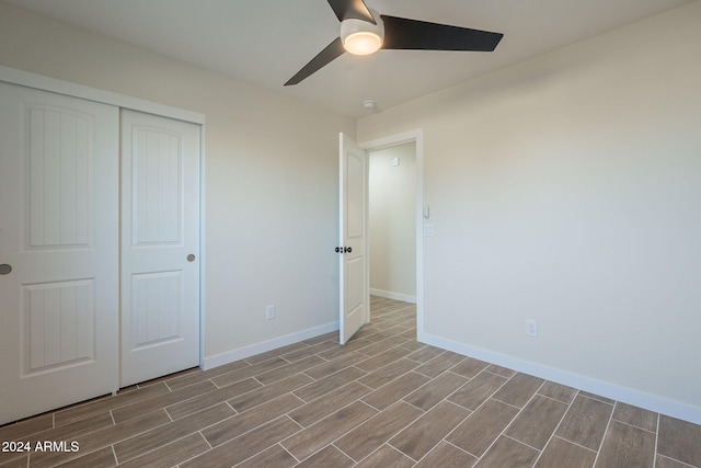 unfurnished bedroom featuring ceiling fan and a closet