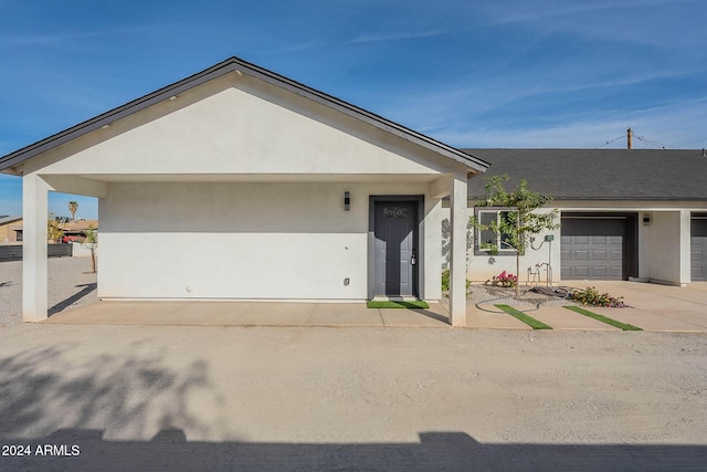 ranch-style home featuring a garage