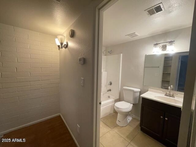 full bathroom with visible vents, shower / washtub combination, baseboards, vanity, and toilet