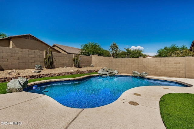 view of swimming pool