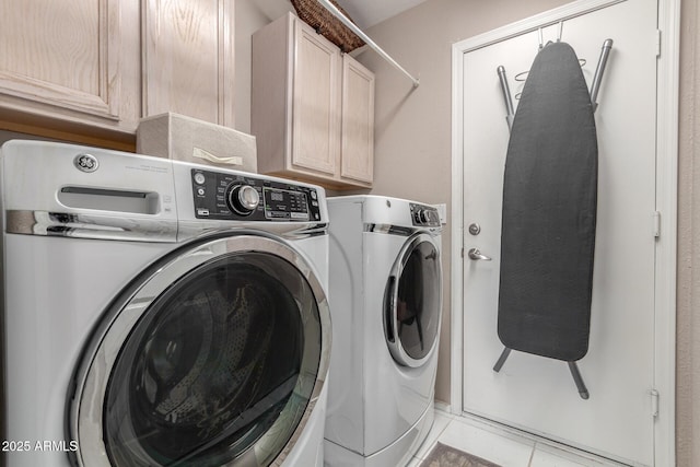 washroom featuring cabinets and washing machine and dryer