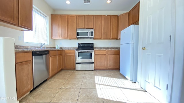 7425 W Crown King Rd, Phoenix, AZ 85043 - kitchen featuring a sink, light tile patterned flooring, visible vents, recessed lighting, and appliances with stainless steel finishes