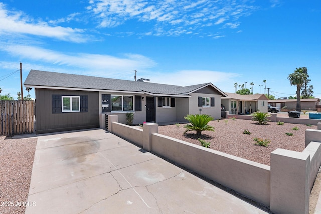 3607 N 79th Ave, Phoenix, AZ 85033 - ranch-style house featuring a fenced front yard