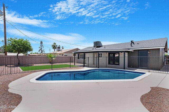 3607 N 79th Ave, Phoenix, AZ 85033 - view of pool featuring fence and a patio area