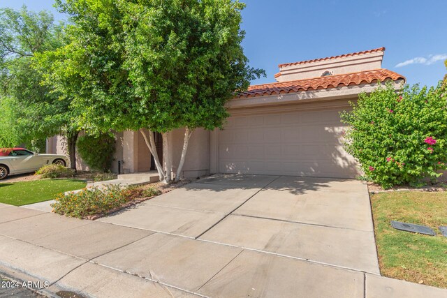 view of front facade with a garage