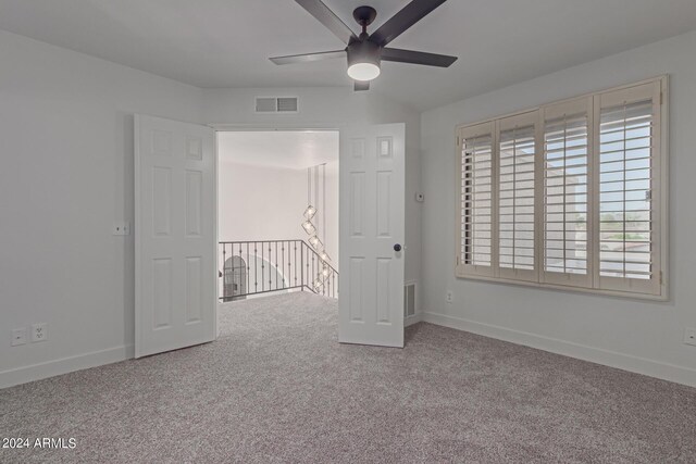 spare room featuring carpet and ceiling fan