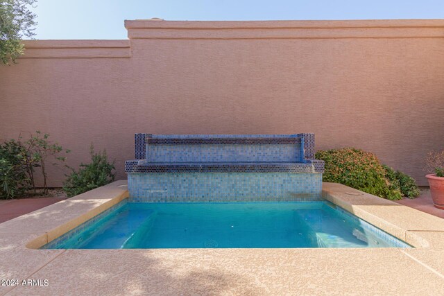 view of swimming pool