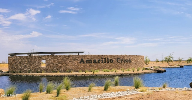 community / neighborhood sign featuring a water view