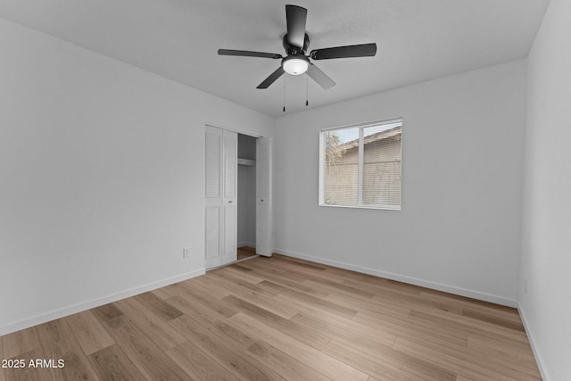 unfurnished bedroom with light wood-type flooring, a closet, and ceiling fan