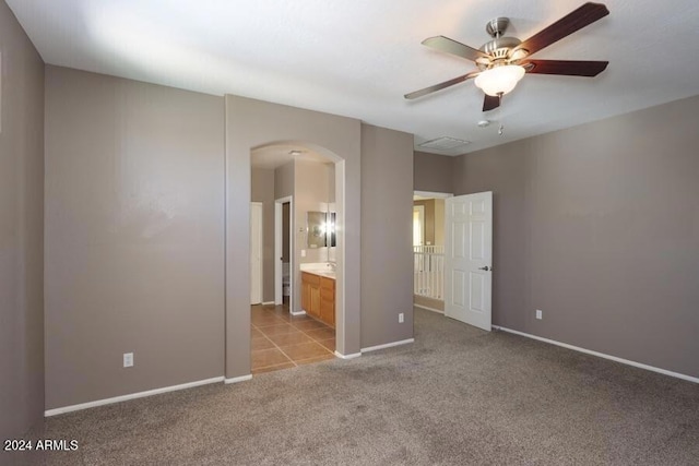 unfurnished room featuring light carpet and ceiling fan