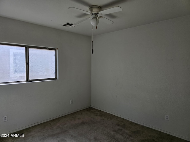 carpeted empty room featuring ceiling fan