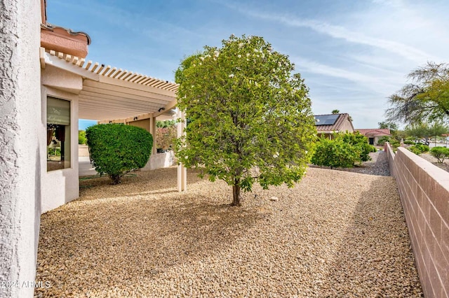 view of yard featuring a pergola