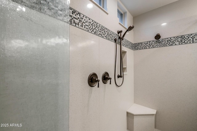 bathroom featuring a tile shower