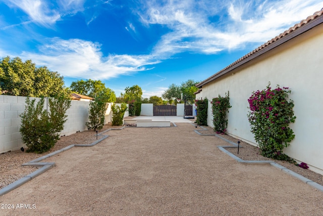 view of yard with a patio area