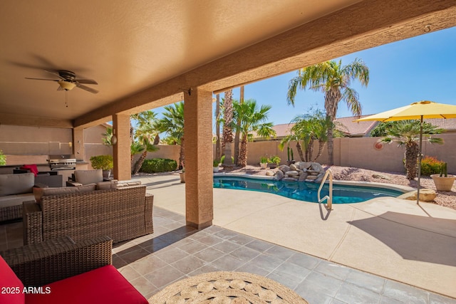 view of patio featuring a ceiling fan, a fenced backyard, an outdoor living space, and area for grilling