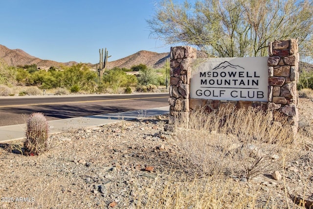 community sign featuring a mountain view