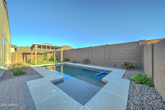 view of swimming pool