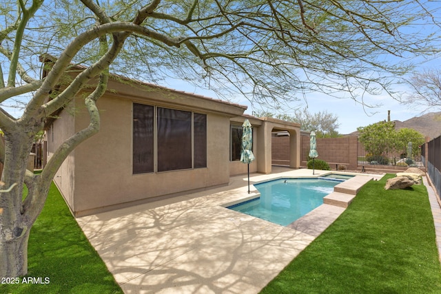41627 N Cedar Chase Rd, Anthem, AZ 85086 - back of property with stucco siding and a patio area