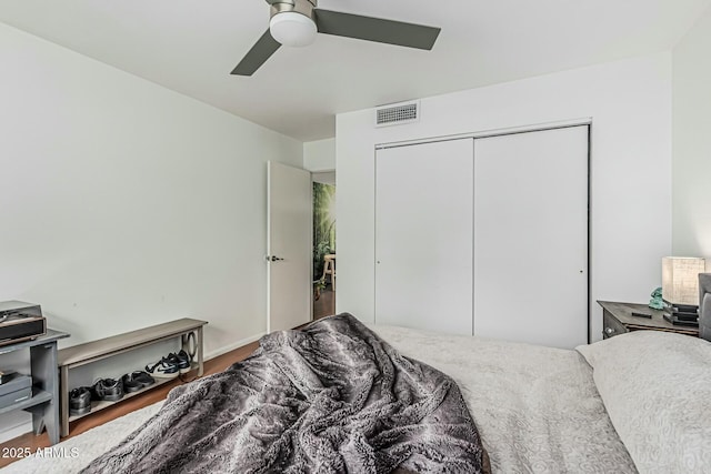 4317 E Yucca St, Phoenix, AZ 85028 - bedroom featuring ceiling fan, visible vents, and a closet