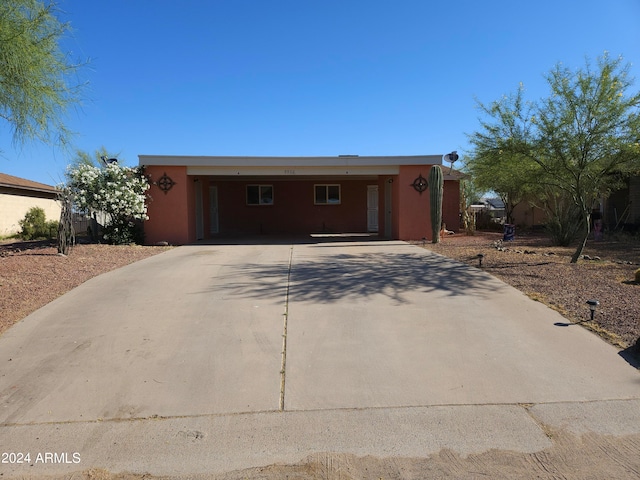 view of front facade featuring a carport