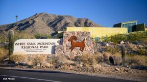 community sign featuring a mountain view